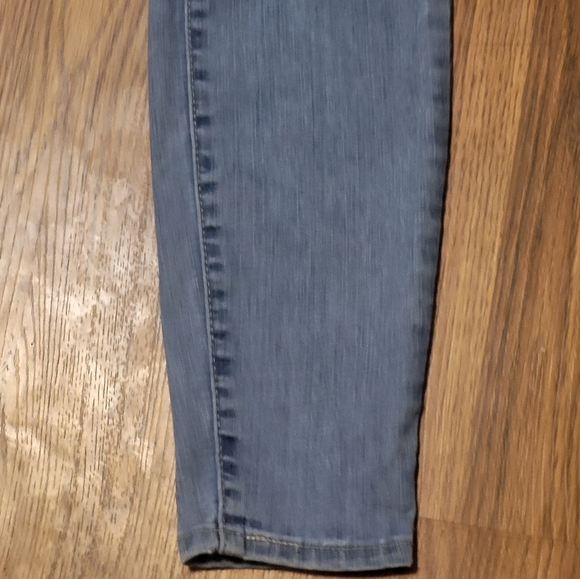 Levi's High Rise Super Skinny Distressed Women's Denim Jeans W29 L28.5 B45 - Picture 3 of 11